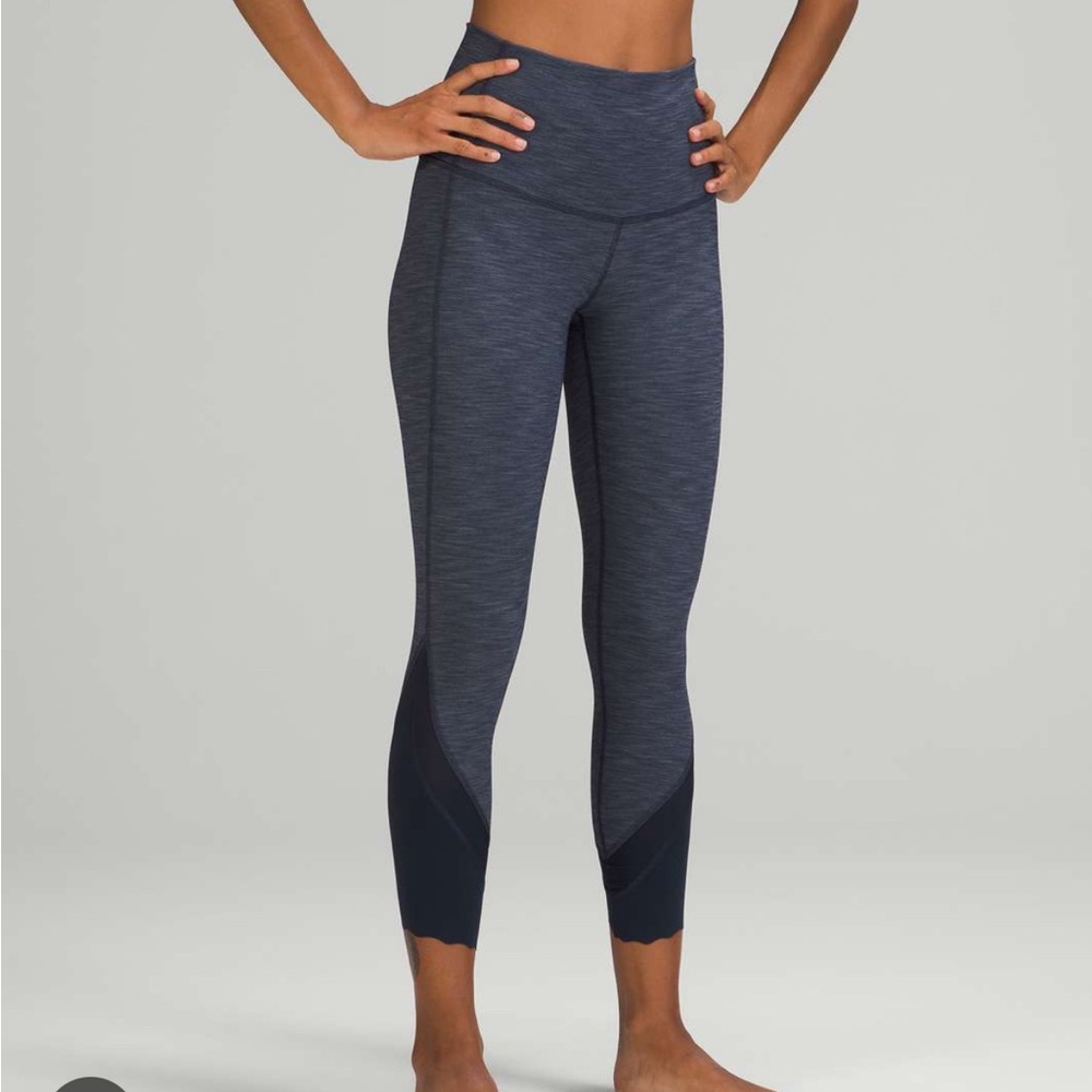 Wunder Under Scalloped Hem High-Rise Crop 23" Luxtreme Heathered Navy Size: 12